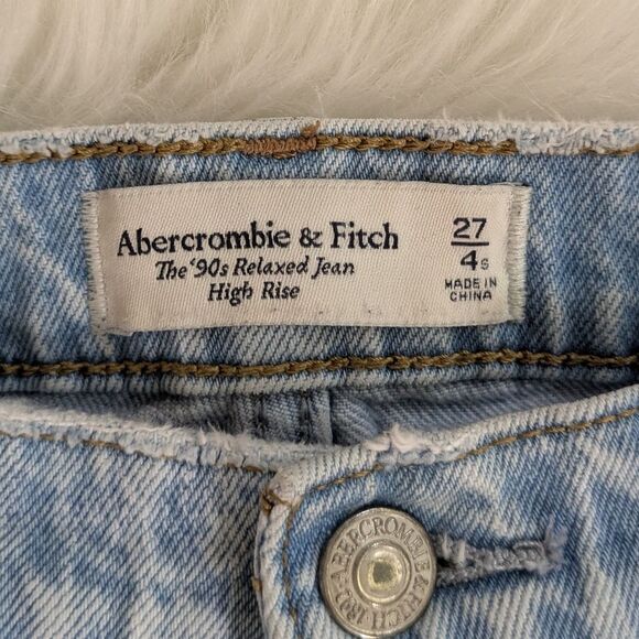 Abercrombie & Fitch The 90s Relaxed Jean High Rise Light Wash 27 / 4S Short - Picture 5 of 7